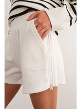 Load image into Gallery viewer, PAPER MOON - White Side Zipper Shorts

