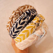 Load image into Gallery viewer, Ellison+Young - Southern French Slim Headband: Black
