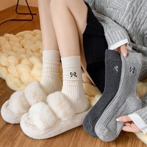ACCITY -CREAM EMBROIDERED BLACK BOW SOCKS