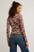 Load image into Gallery viewer, TILLY LONG SLEEVE - PRINT / FRENCH CHOCOLATE COM
