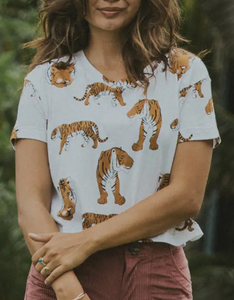 WINGS HAWAII - Wandering Tiger Crop Tee