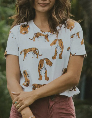 WINGS HAWAII - Wandering Tiger Crop Tee