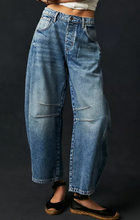 Load image into Gallery viewer, WE THE FREE - Barrel Jeans
