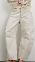 Load image into Gallery viewer, WE THE FREE - Barrel Jeans
