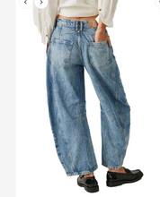 Load image into Gallery viewer, FREE PEOPLE - Good Luck Mid Rise (Ultra Light Beam)
