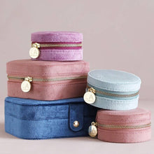 Load image into Gallery viewer, Lisa Angel - Rose Pink Velvet Round Travel Jewellery Case
