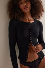 Load image into Gallery viewer, GOING PLACES CARDI / BLACK
