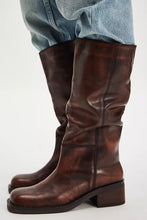 Load image into Gallery viewer, DANA DISTRESSED PULL ON B / DRIED TOBACCO DISTRR
