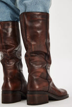 Load image into Gallery viewer, DANA DISTRESSED PULL ON B / DRIED TOBACCO DISTRR
