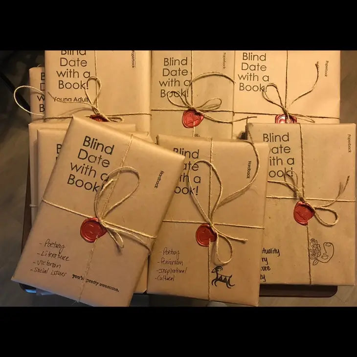 I LOVE BOOKS AND BOWS - Blind Date With A Book - Vintage Paperbacks