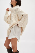 Load image into Gallery viewer, FREE PEOPLE - Heart You Pullover
