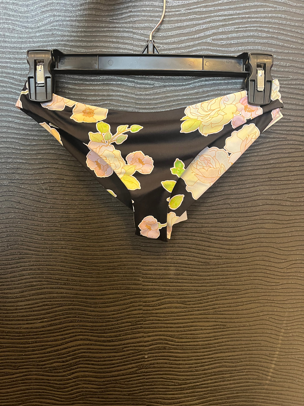 RVCA - Rose Cheeky Bottom - BLACK FLORAL